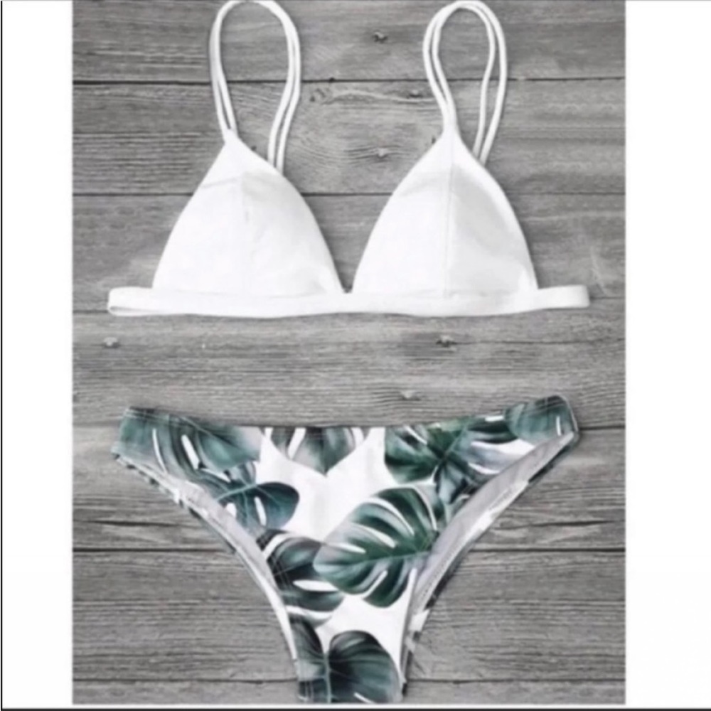 🌿Boutique Size Medium Triangle Top Tropical Bikini